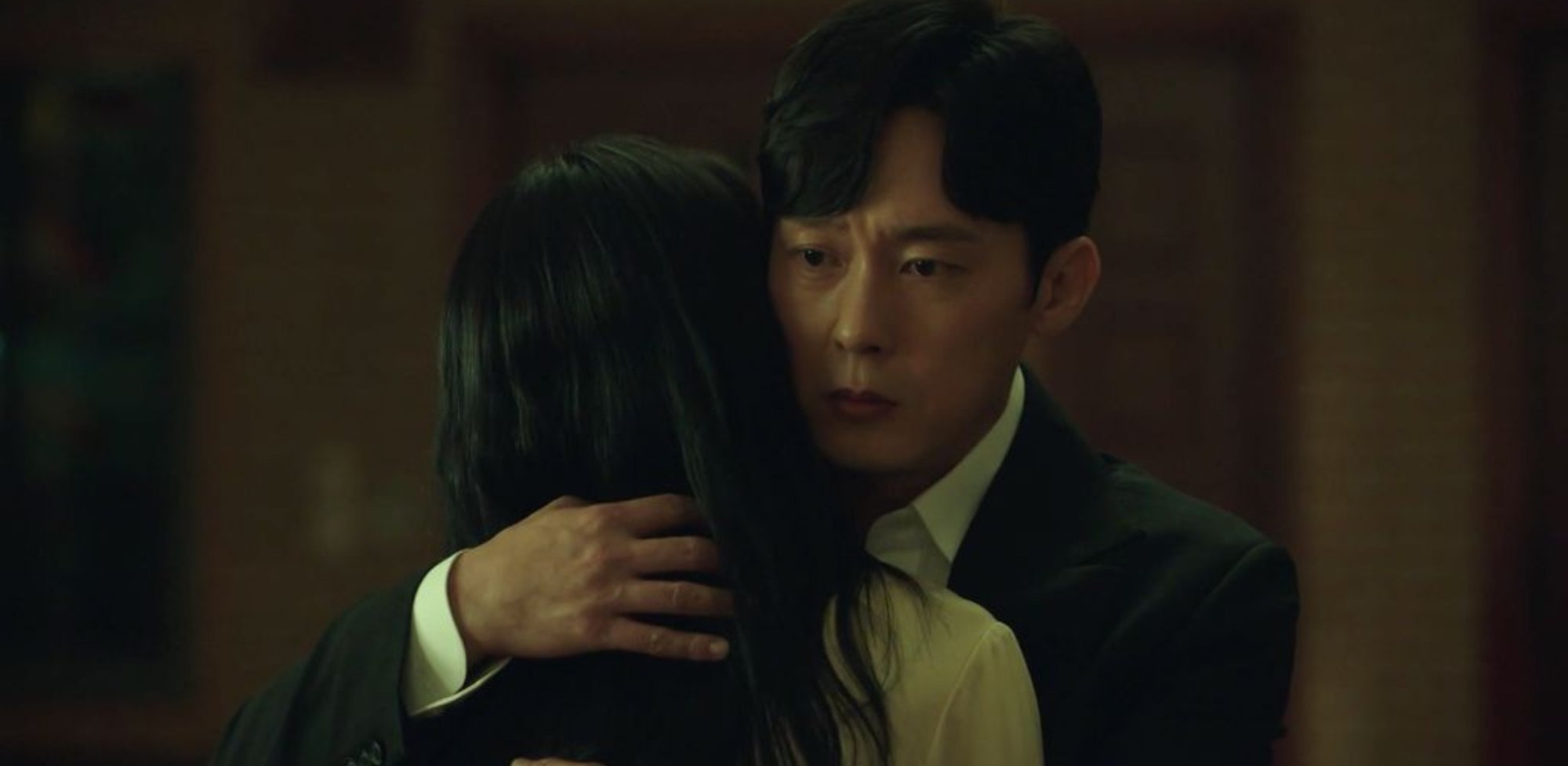 Lee Ra-el and Yoon-kyum in 'Eve' Episode 16.