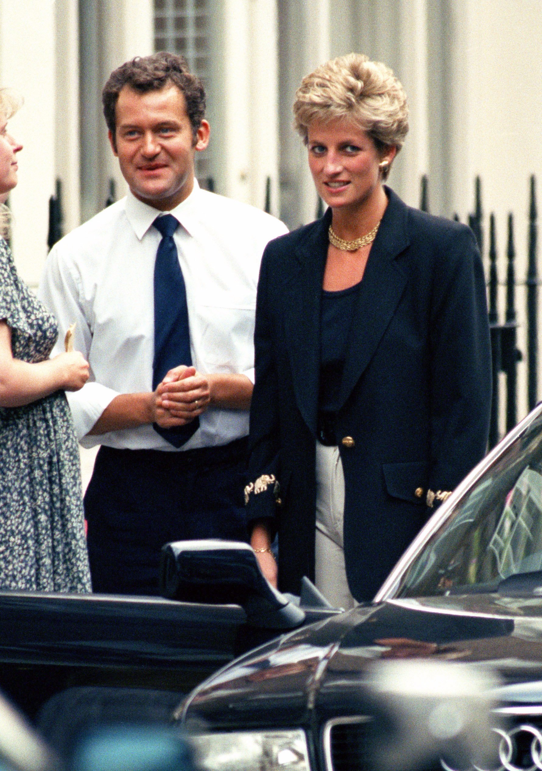 Photo of Princess Diana standing outside a residence with her butler, Paul Burrell, in 1994