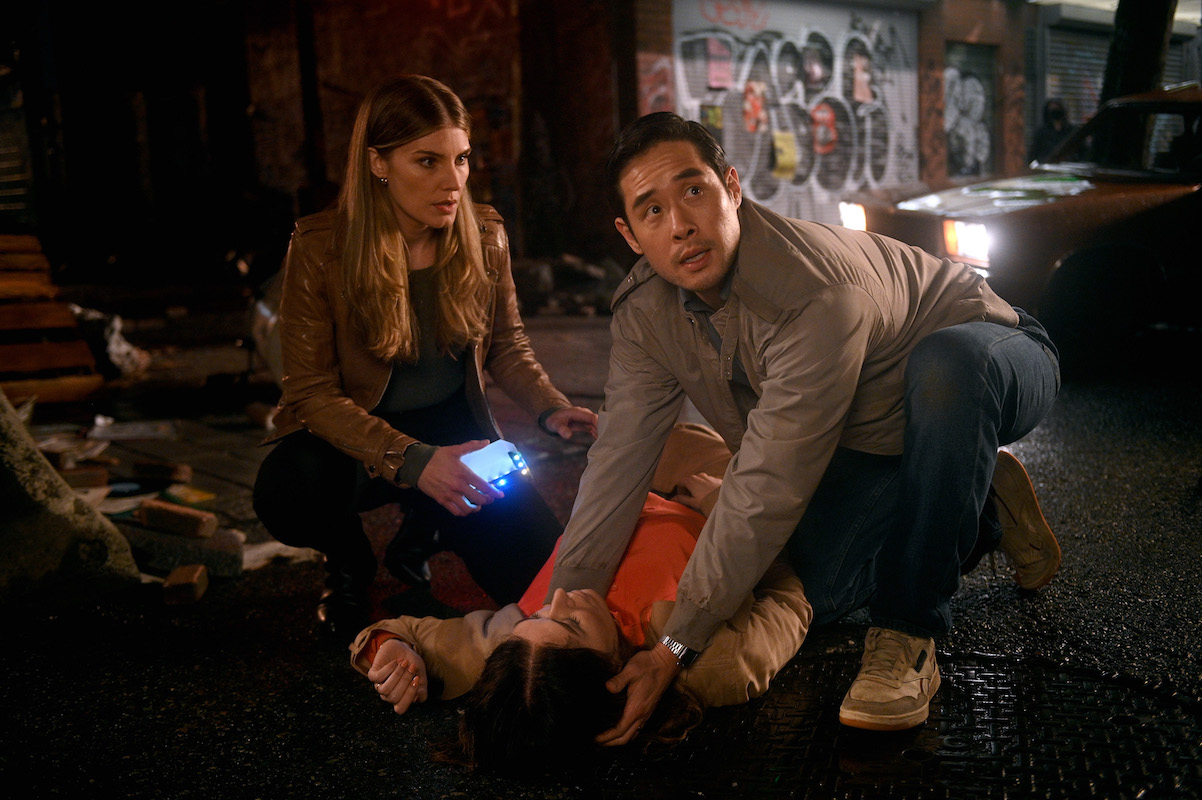 'Quantum Leap': Raymond Lee and Caitlin Bassett huddle over a body in their search for Sam Beckett