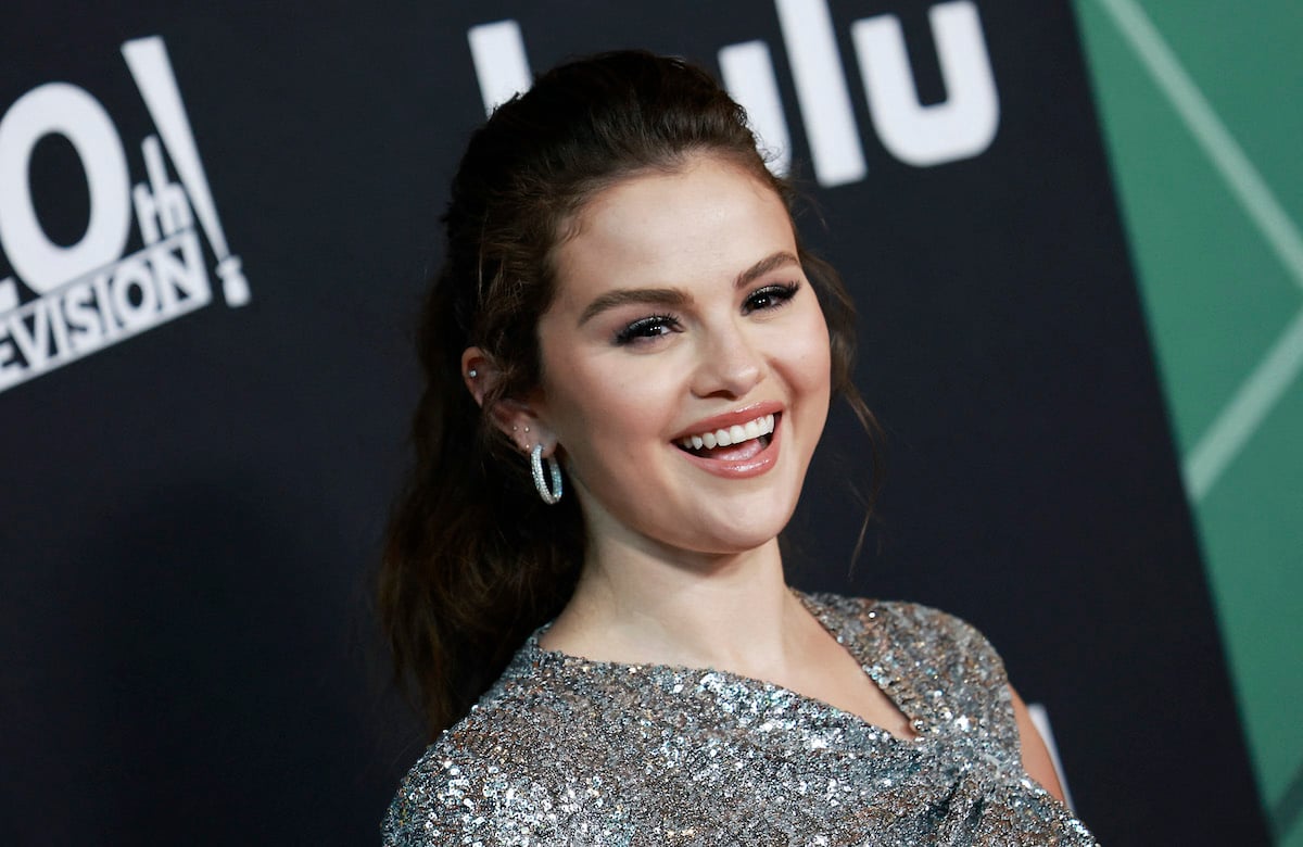 Selena Gomez smiles on the red carpet of 'Only Murders in the Building'