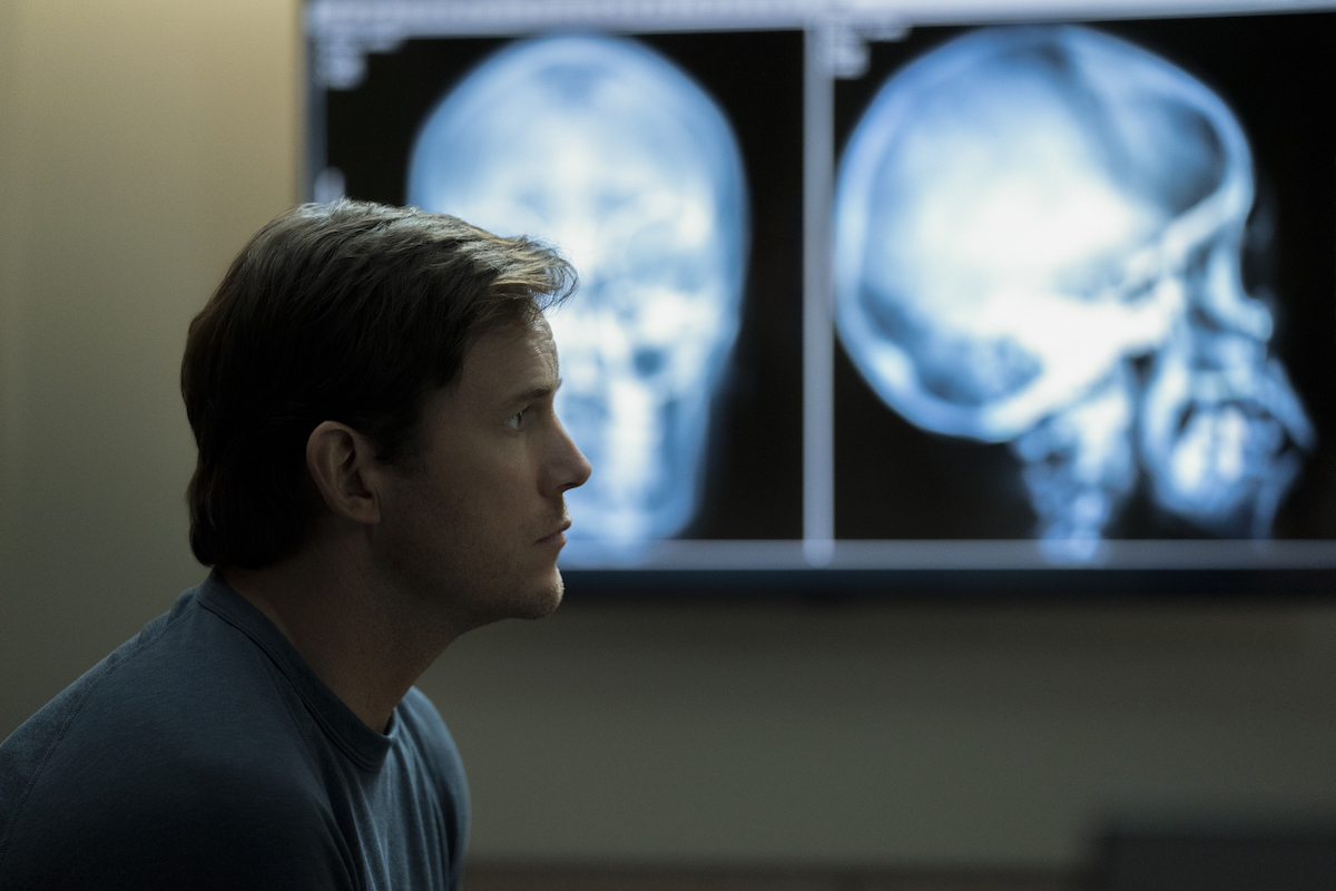'Terminal List': Chris Pratt sits in a doctor's office looking at dramatic head X-rays