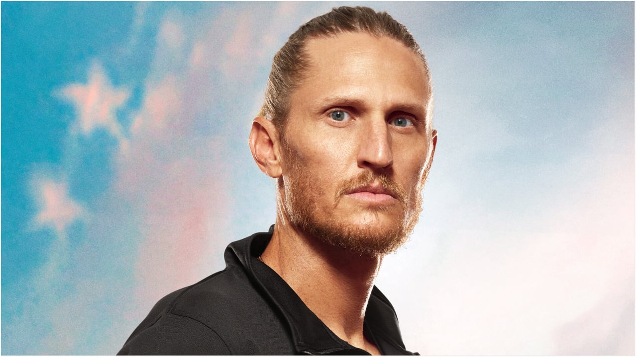 Tyson Apostol posing for 'The Challenge: USA' cast photo