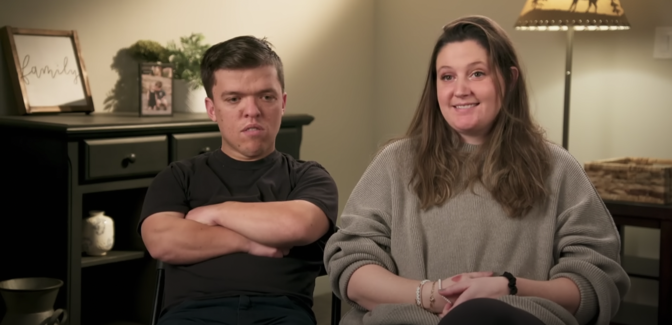 Zach Roloff and Tori Roloff sitting for a confessional in 'Little People, Big World' 