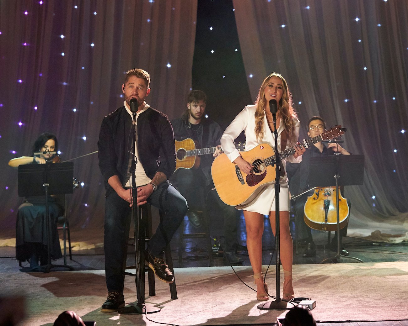 Brett Young and Ashley Cooke perform for Rachel Recchia on 'The Bachelorette' Season 19
