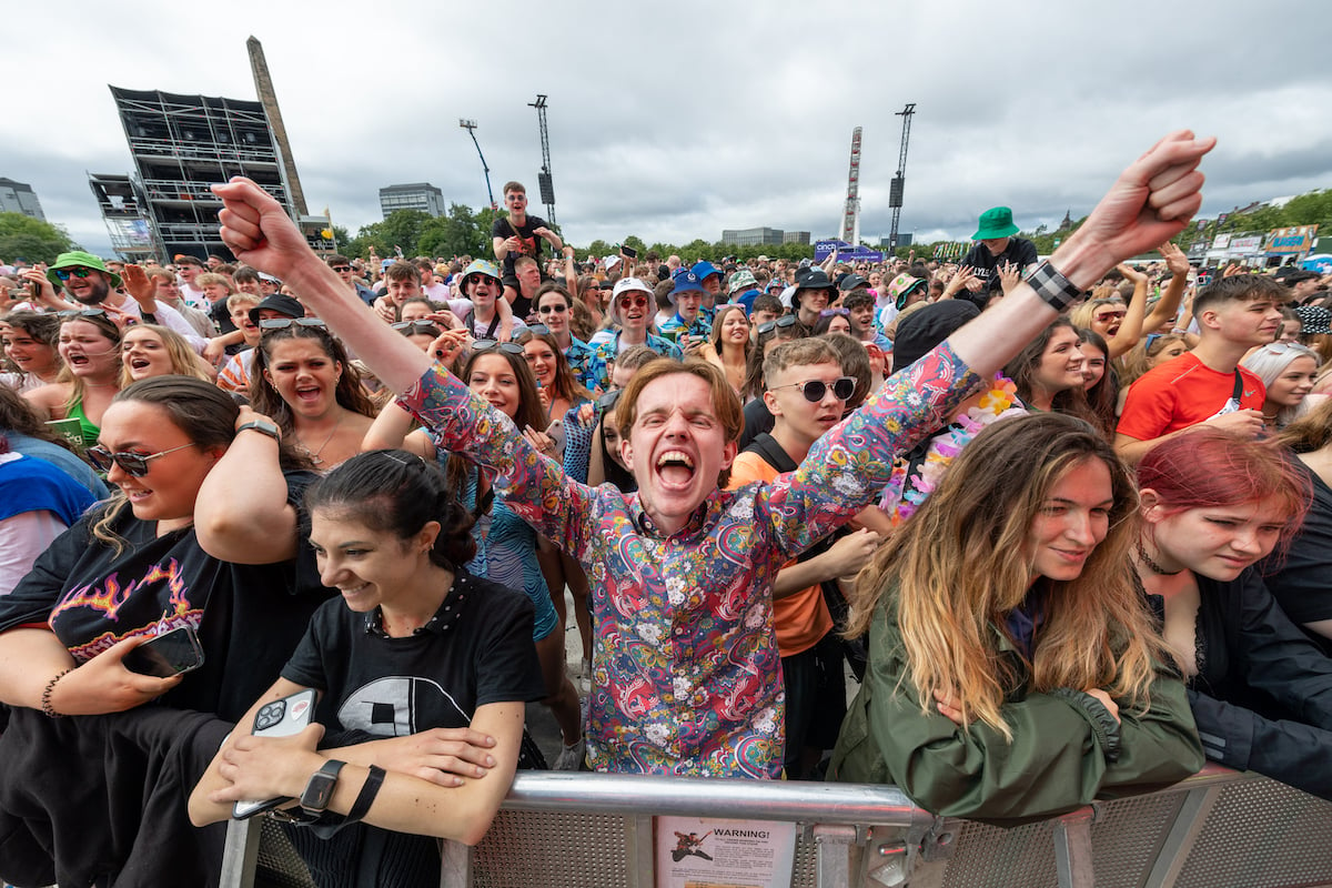 fan reactions at an outdoor festival
