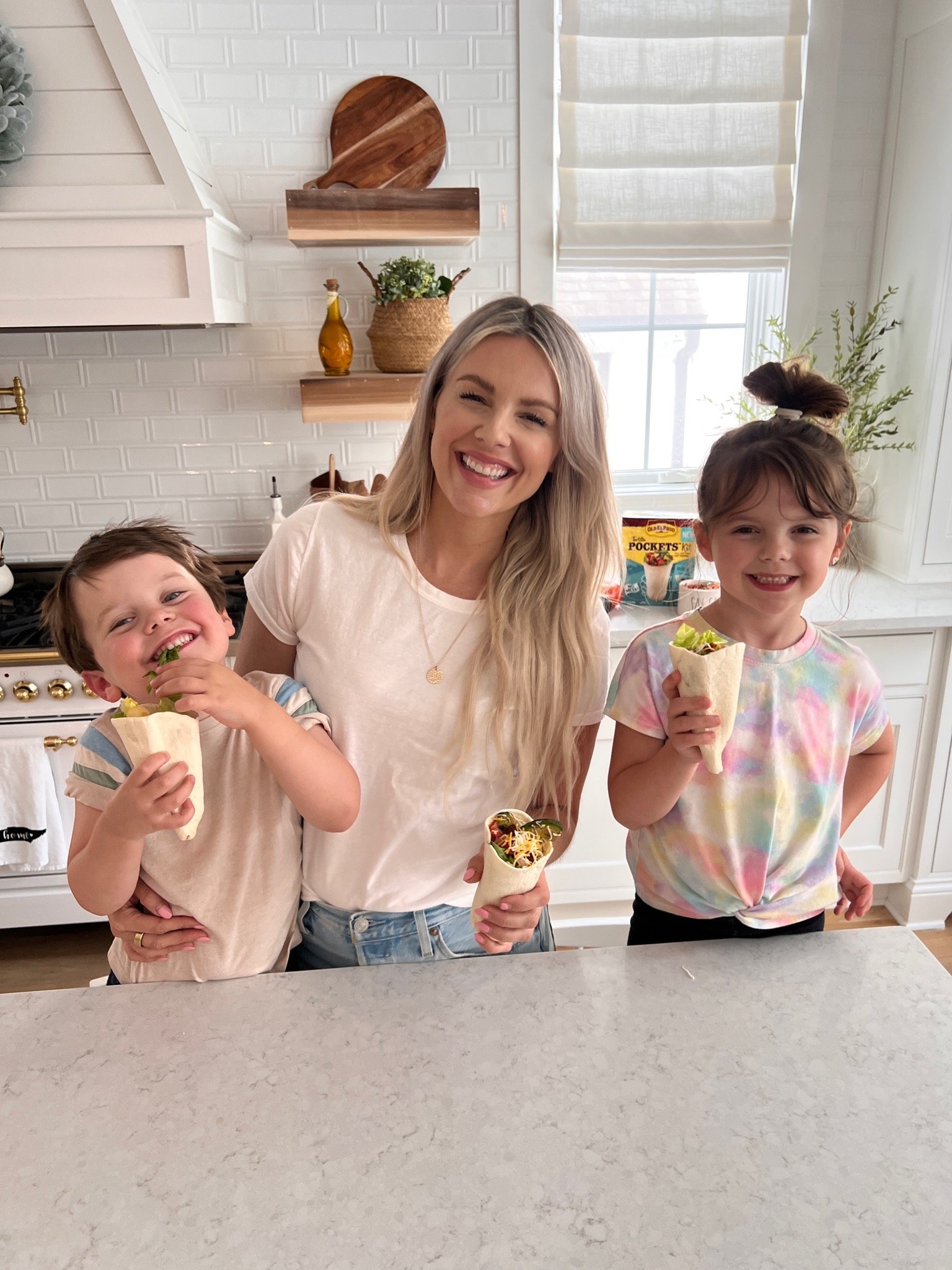 Ali Fedotowsky-Mann, Riley, and Molly hold tortilla pockets