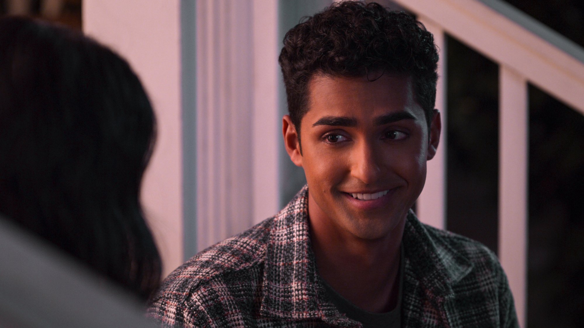 Anirudh Pisharody as Des talking to Devi in 'Never Have I Ever' Season 3.