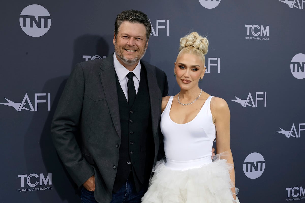 Blake Shelton and Gwen Stefani smiling