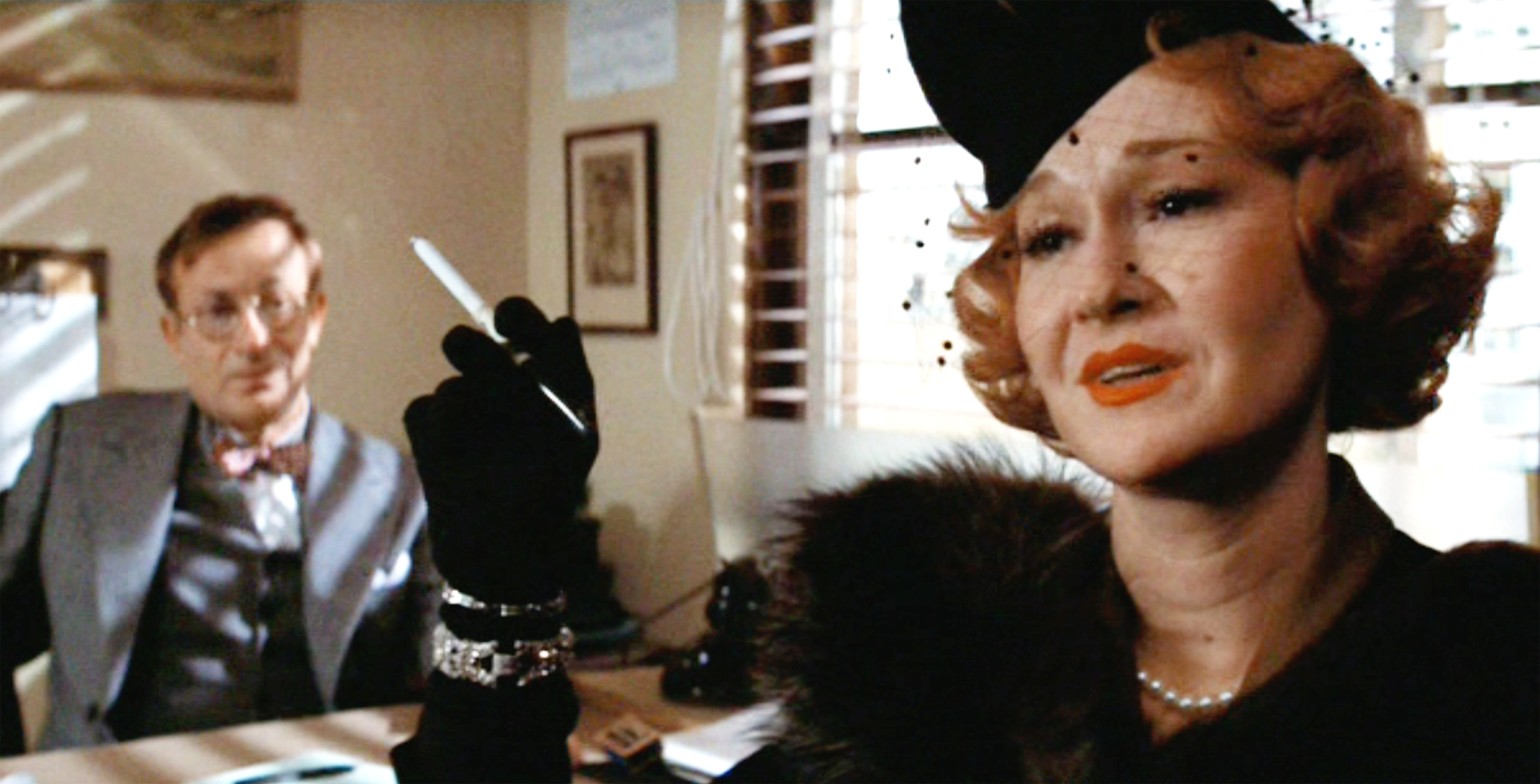 Diane Ladd, wearing a had and holding a cigarette, as Ida Sessions in 'Chinatown'
