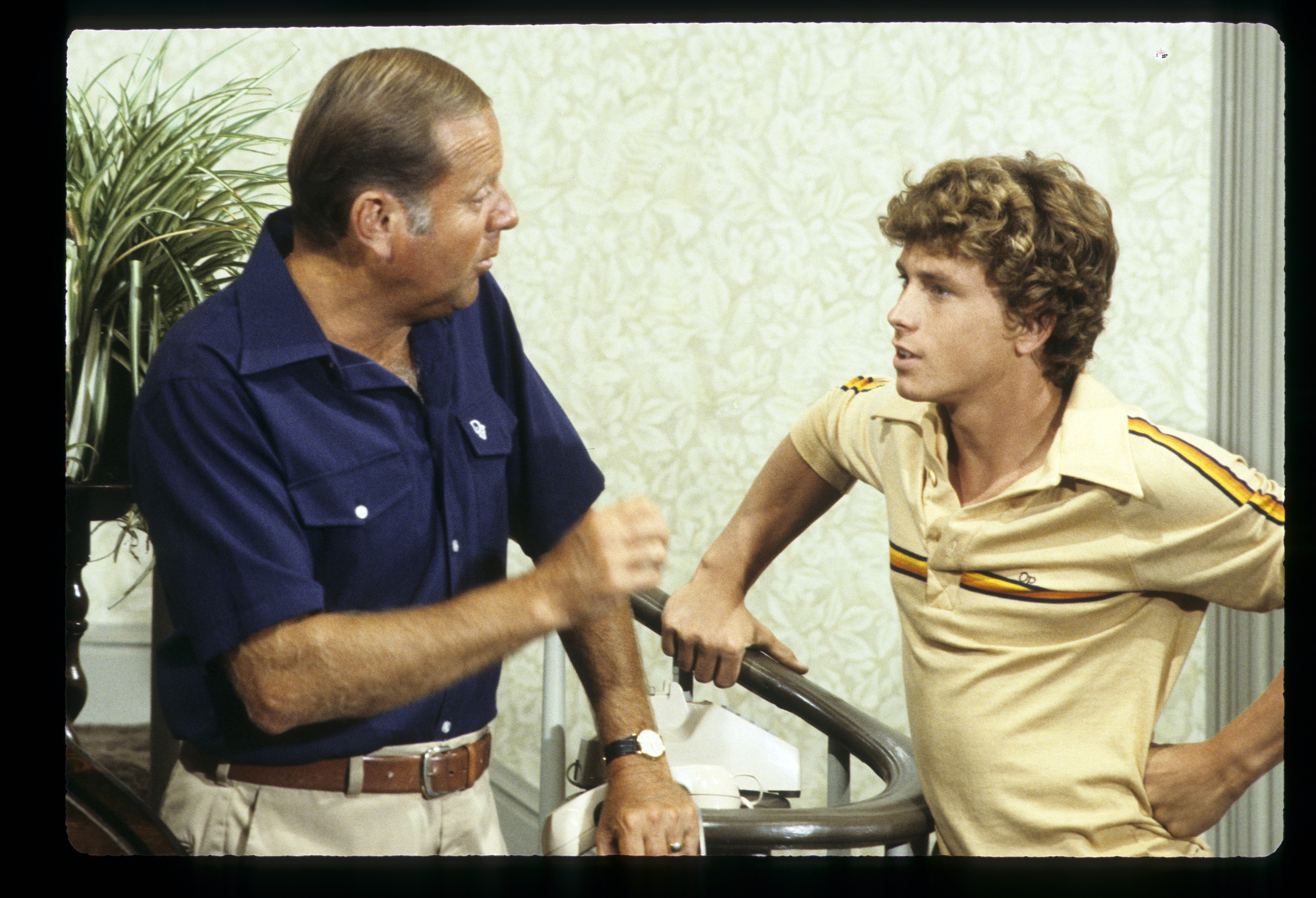 Dick Van Patten talking to Willie Aames in a still from 'Eight Is Enought'