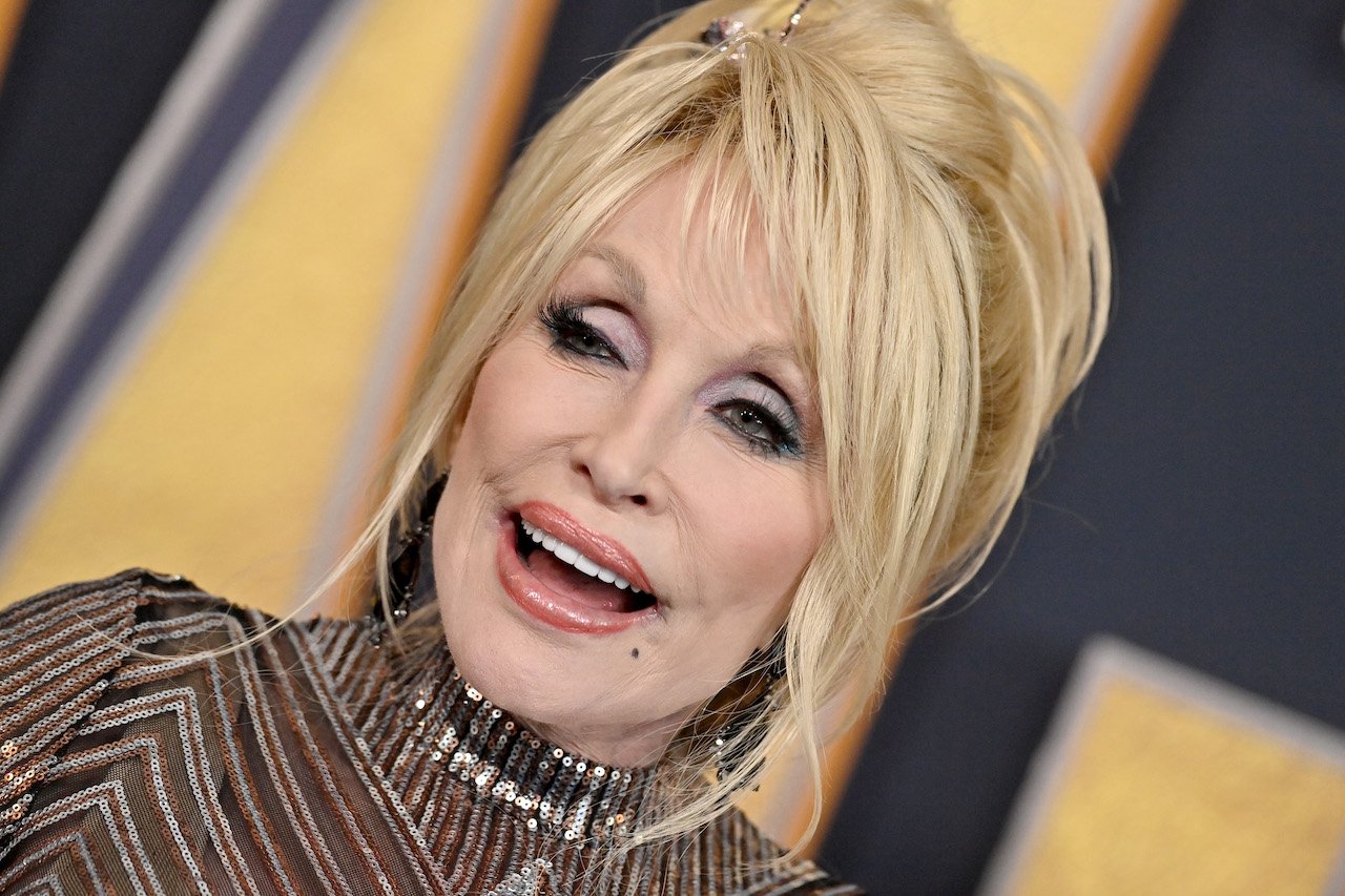 Dolly Parton on the red carpet; Parton says she wishes she performed with Whitney Houston