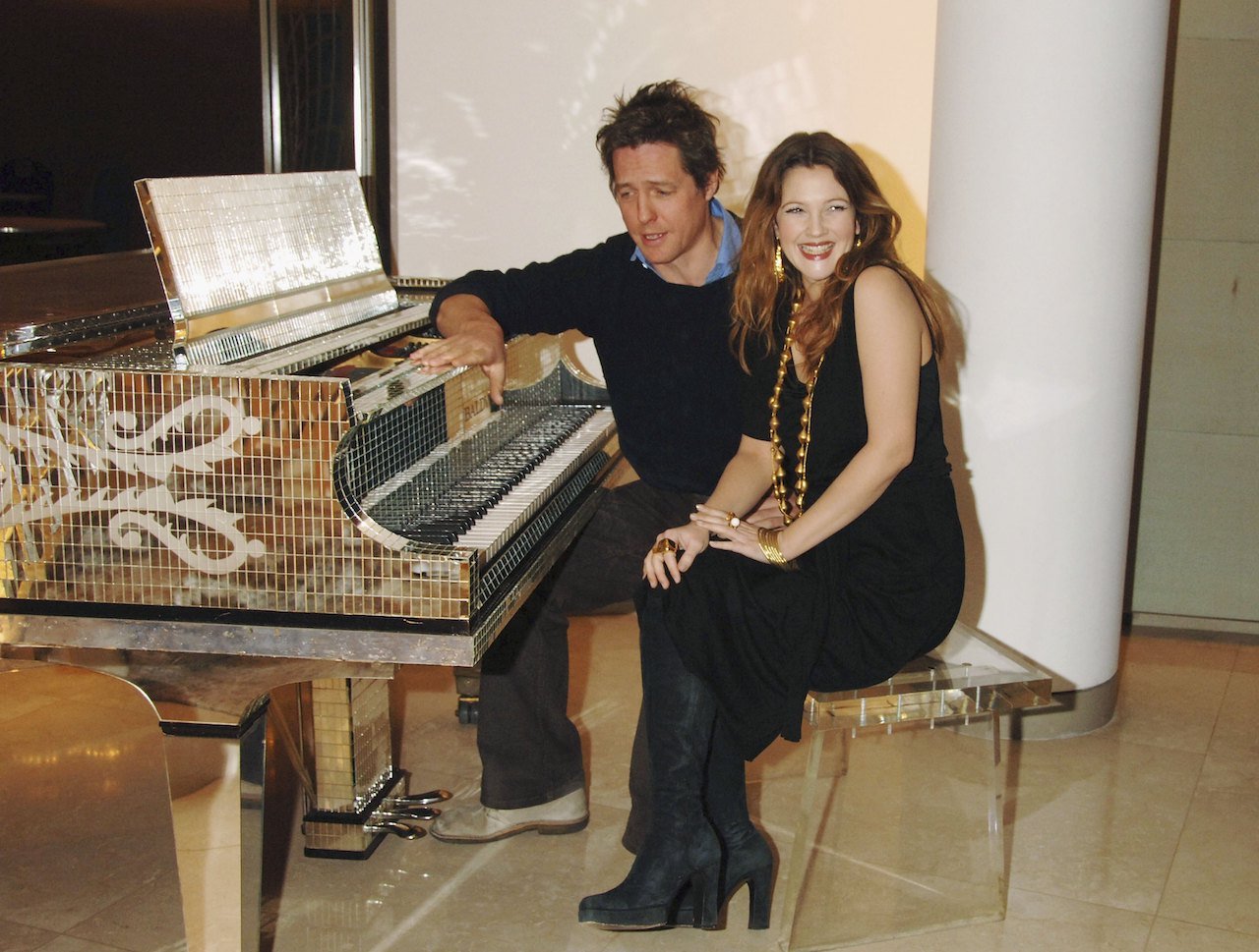 Drew Barrymore and Hugh Grant pose at the press conference for 'Music And Lyrics' in 2007