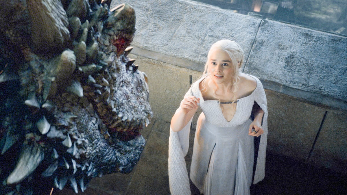 Game of Thrones Daenerys Targaryen (Emilia Clarke) with a dragon