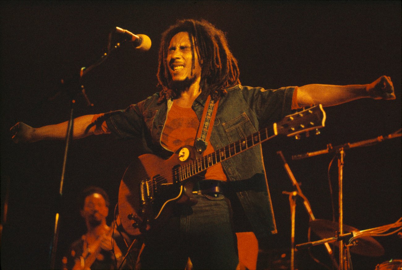 Bob Marley se produisant à Londres en 1976.