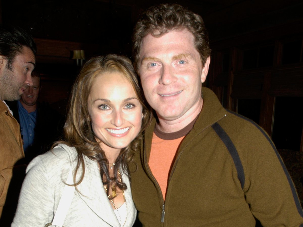 Giada De Laurentiis と Bobby Flay は、2006 年 6 月 15 日にコロラド州アスペンで開催された Maison Cordon Rouge House で、Sissy Biggers と Ming Tsai が主催する Maison Cordon Rouge House / Champagne Mumm / Sushi Soiree に出席しました。