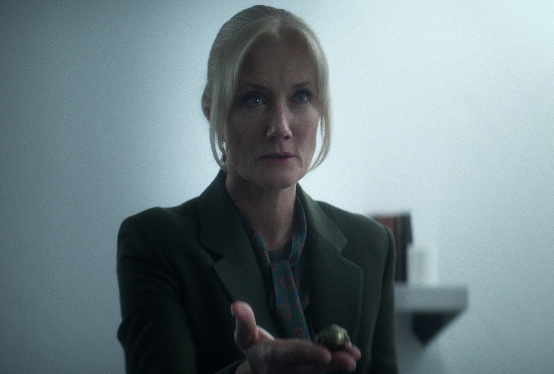Joely Richardson as Ethel Cripps in 'The Sandman' cast. She's holding out an artifact in the photo.