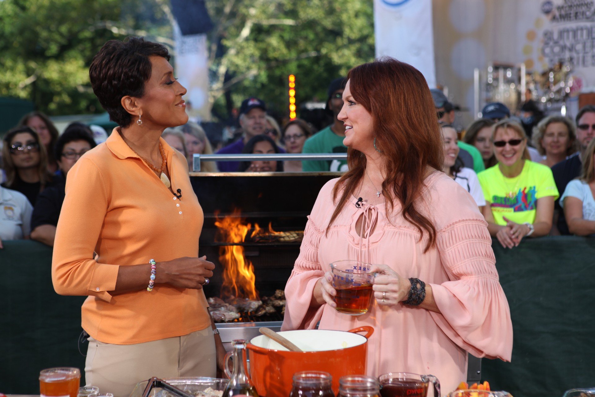 Robin Roberts and Ree Drummond do a cooking demonstration on Good Morning America.