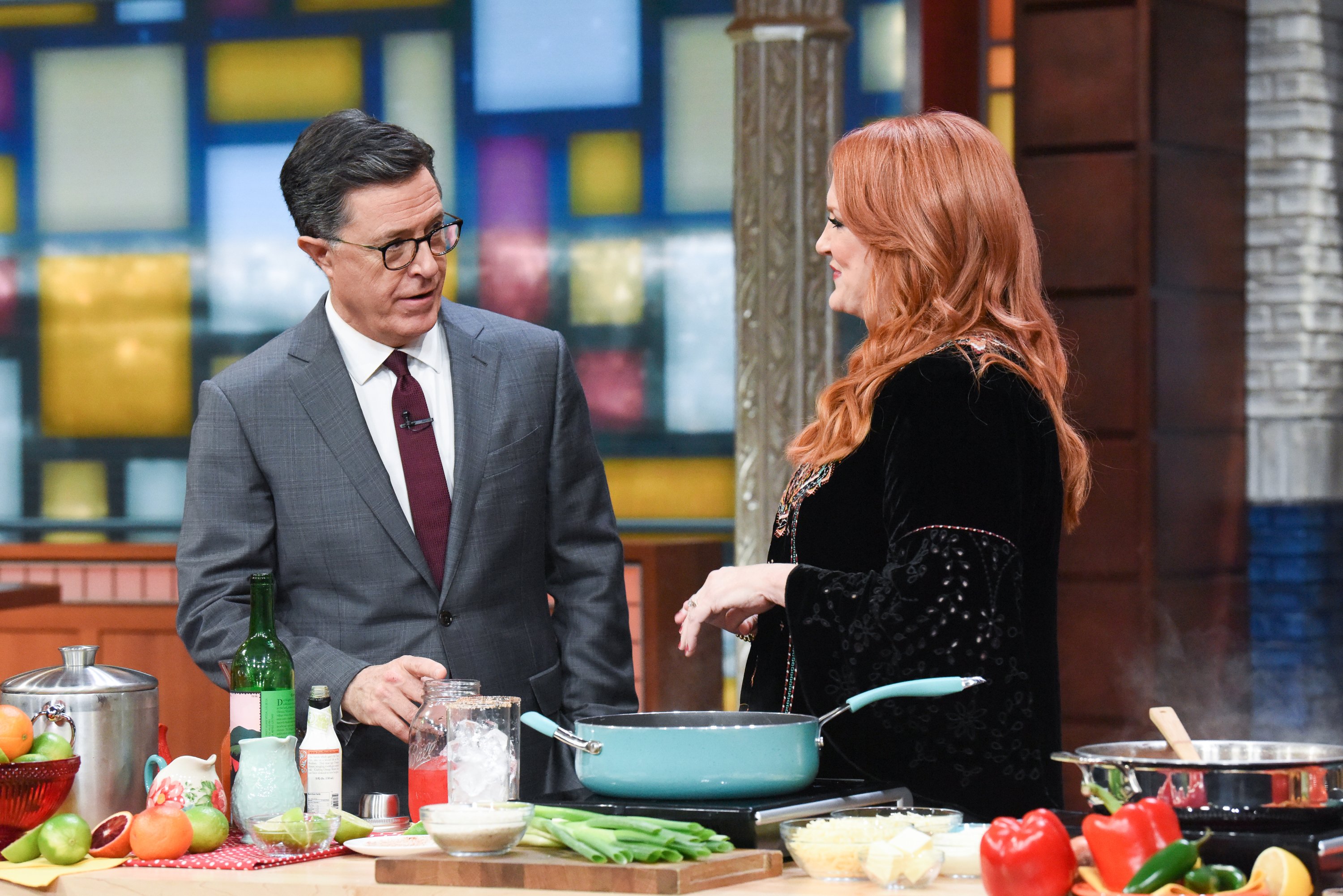 Stephen Colbert and The Pioneer Woman Ree Drummond cook.