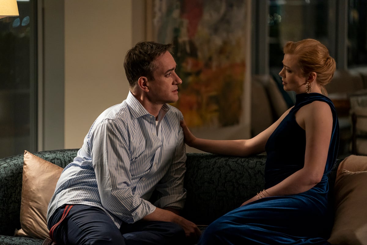 'Succession': Shiv (Sarah Snook) puts her hand on Tom (Matthew Macfadyen)'s arm