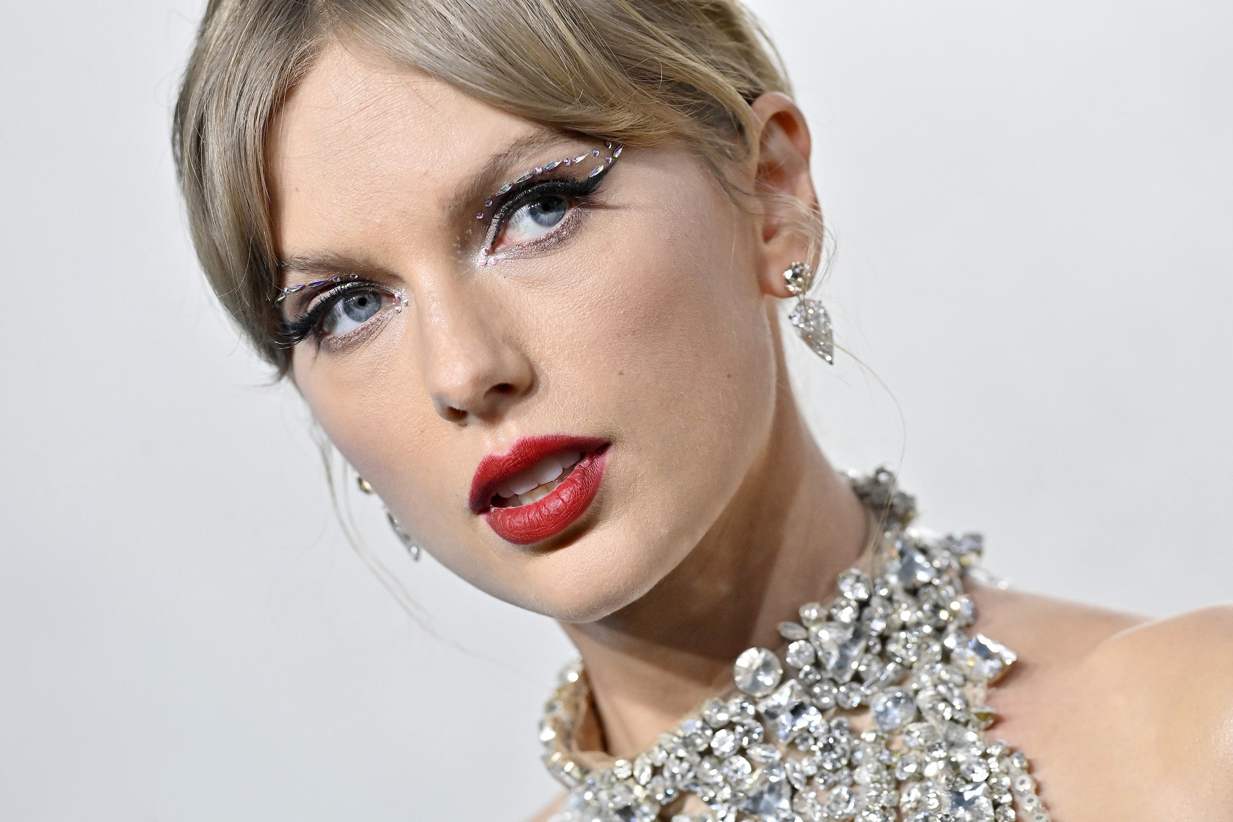Taylor Swift, whose 'All Too Well' short film won at the VMAs, wearing red lipstick