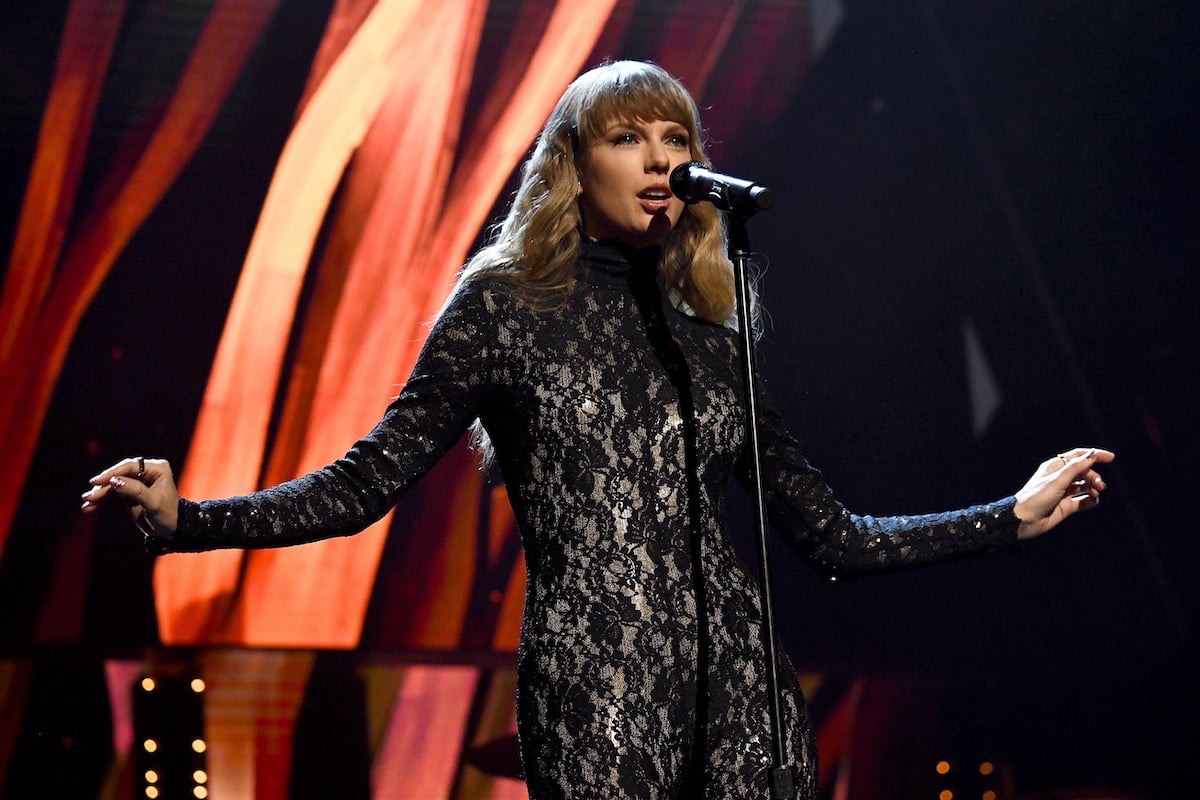 Taylor Swift, who almost appeared in 'Twilight,' performing on stage wearing black