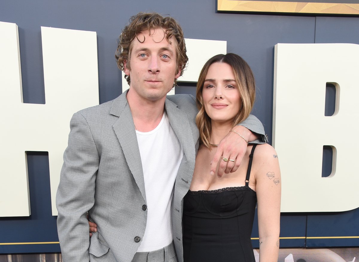 The Bear How Jeremy Allen Whites Real-Life Wife Feels About Her Husband Being the Internets New Boyfriend