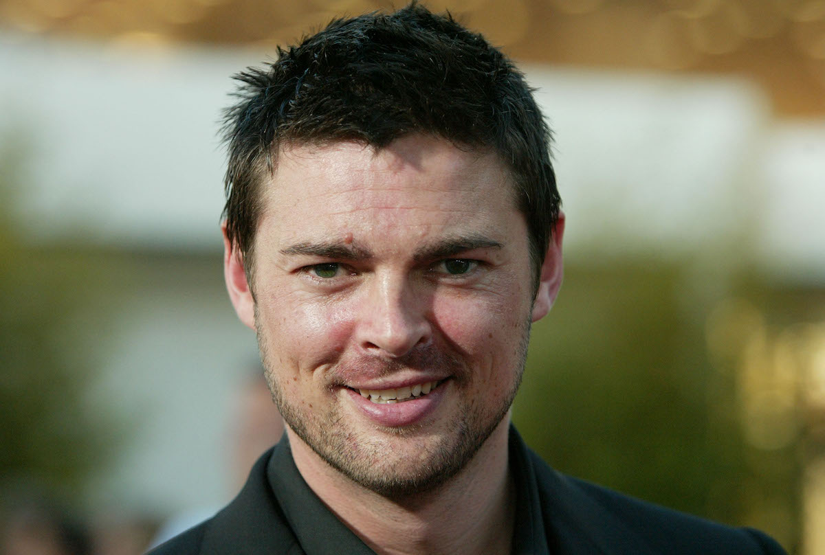 Karl Urban smiles at "The Bourne Supremacy" World Premiere