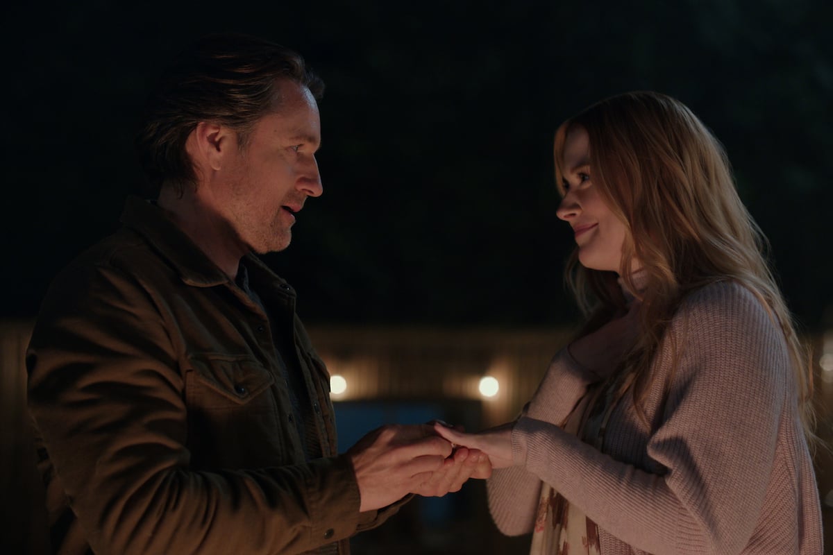 Martin Henderson as Jack Sheridan proposing to Alexandra Breckenridge as Mel Monroe in 'Virgin River'