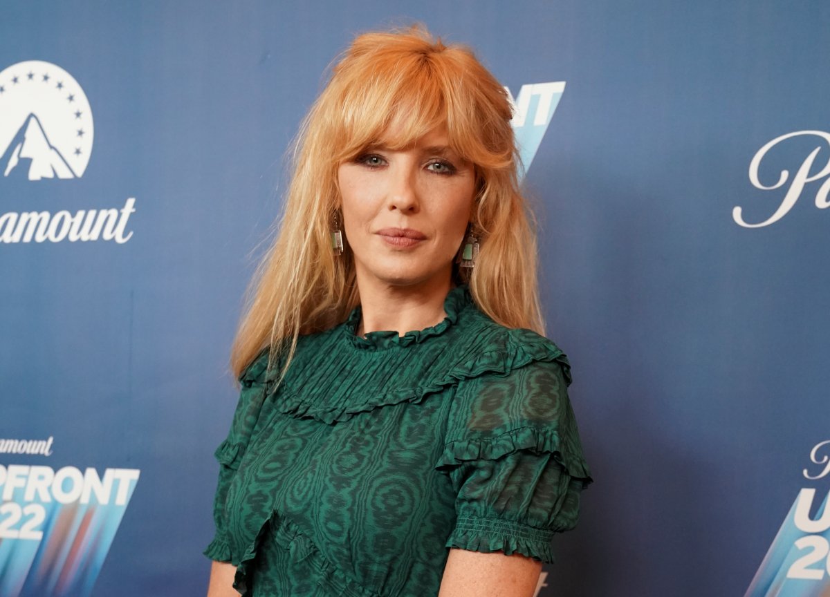 Yellowstone star Kelly Reilly poses in a green dress at the Paramount upfronts