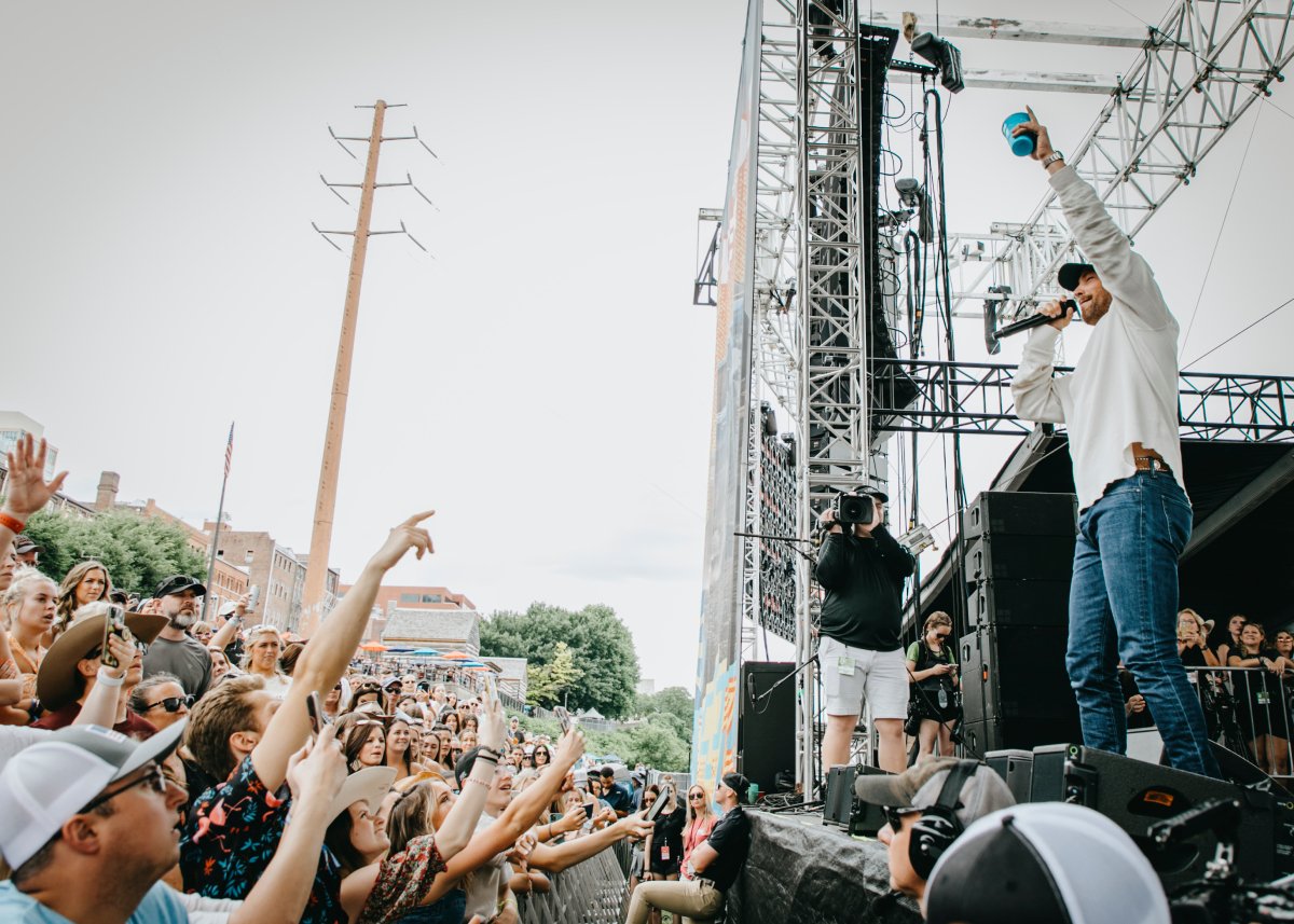 Quite a few country music stars are fans of Yellowstone and more of Taylor Sheridan's work. Chris Pine performs on stage in front of a crowd of fans.