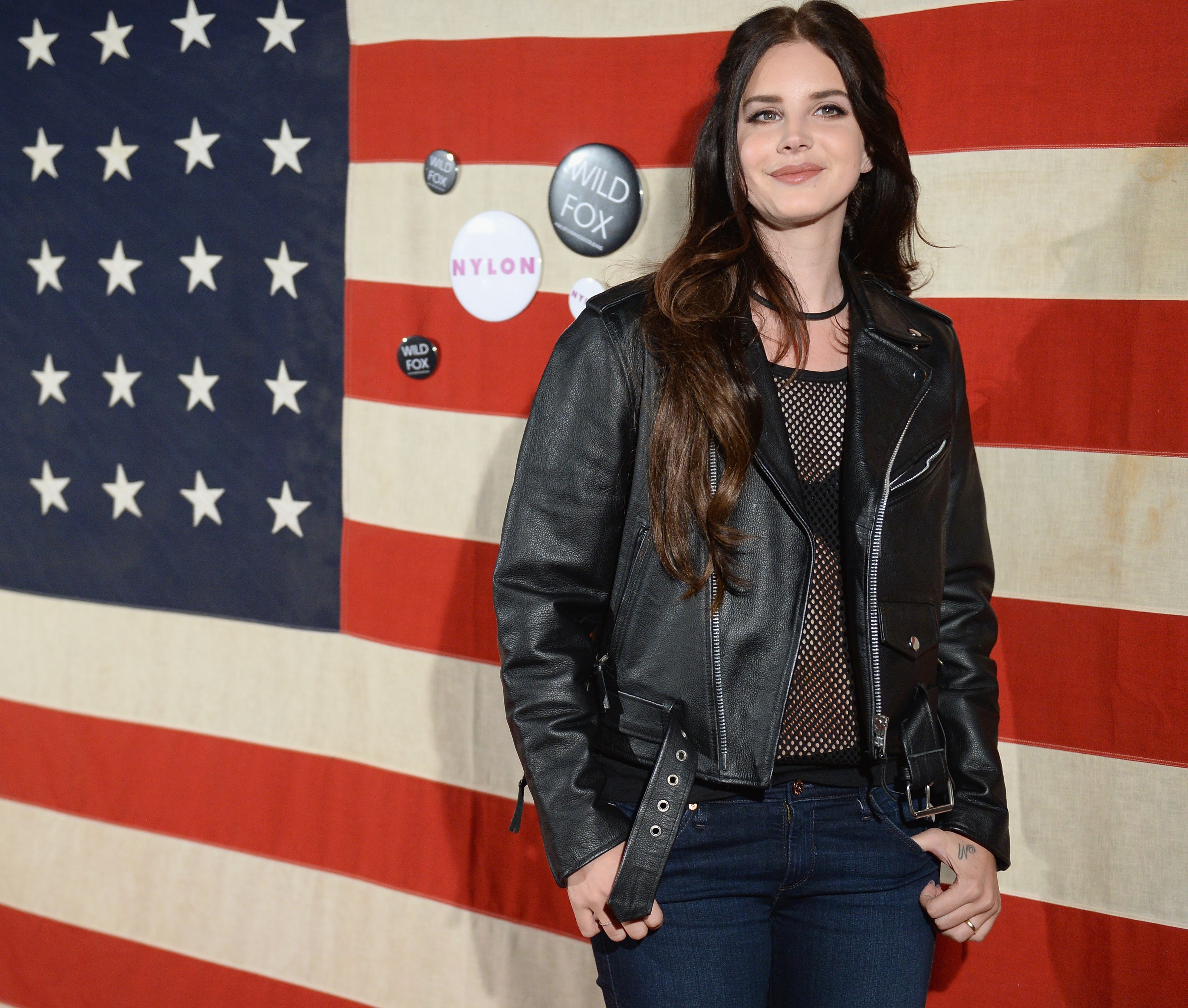 Lana Del Rey with a flag during the "Ride" era