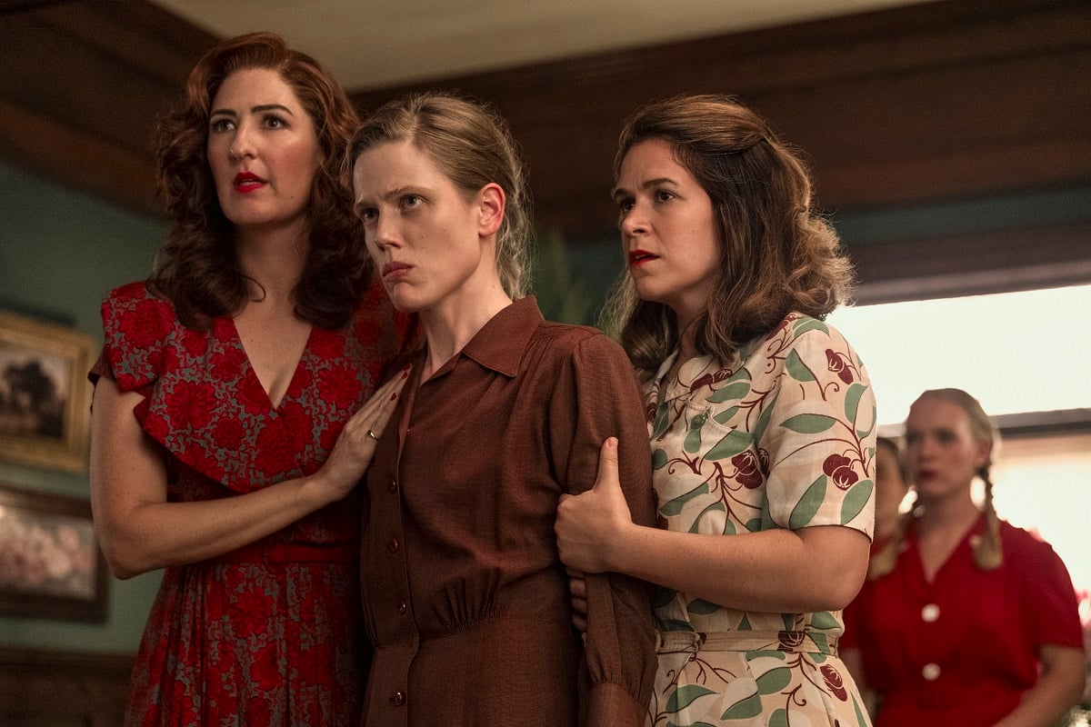 (L-R): D'Arcy Carden, Kelly McCormack, and Abbi Jacobson in 'A League of Their Own'