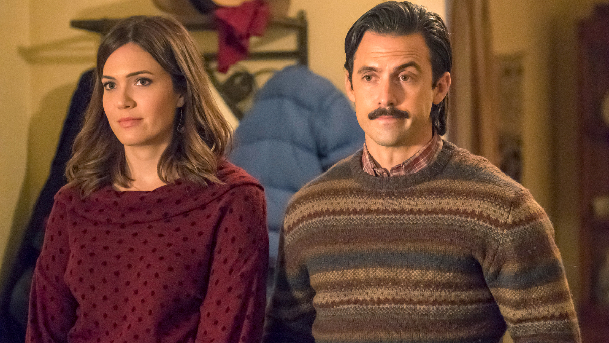 Mandy Moore and Milo Ventimiglia on the set of "This Is Us."