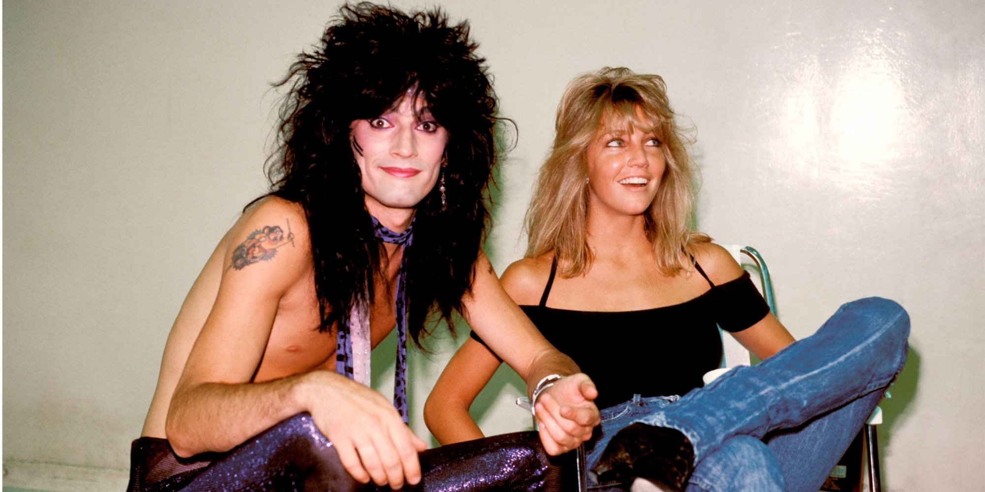 Tommy Lee and Heather Locklear pose for a paparazzi photo in the late 1980s.