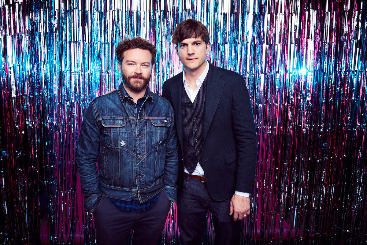 Ashton Kutcher (R) and Danny Masterson (L)smiling