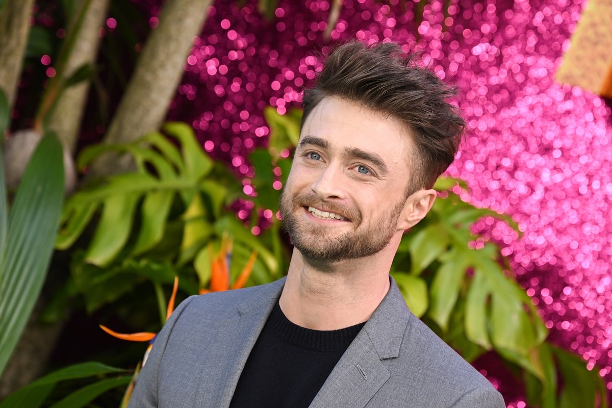 Daniel Radcliffe smiling at 'The Lost City' premiere.