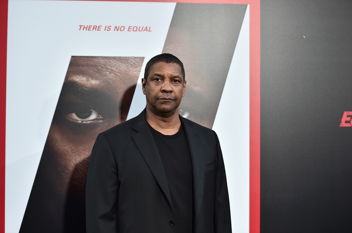 Denzel Washington posing while at the 'Equalizer 2' premiere/.