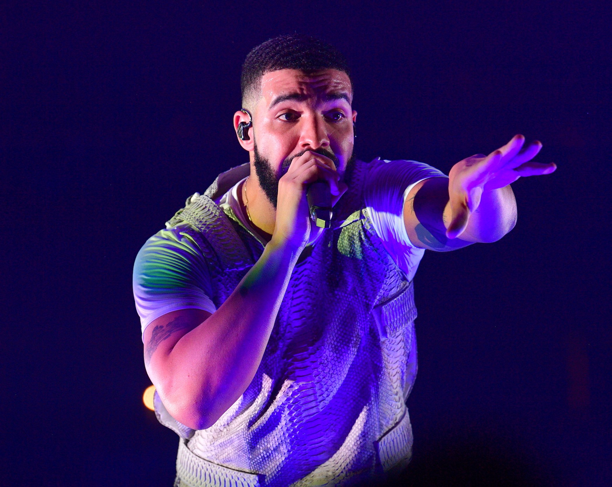 Drake performs onstage during the Final Stop of 'Aubrey & The three Amigos Tour' |