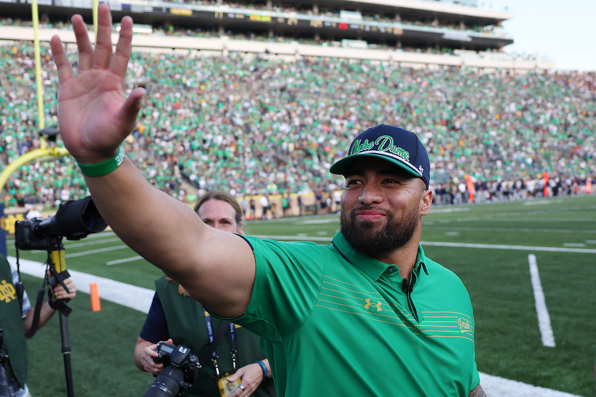 Former Notre Dame Fighting Irish player Manti Te'o waves to fans