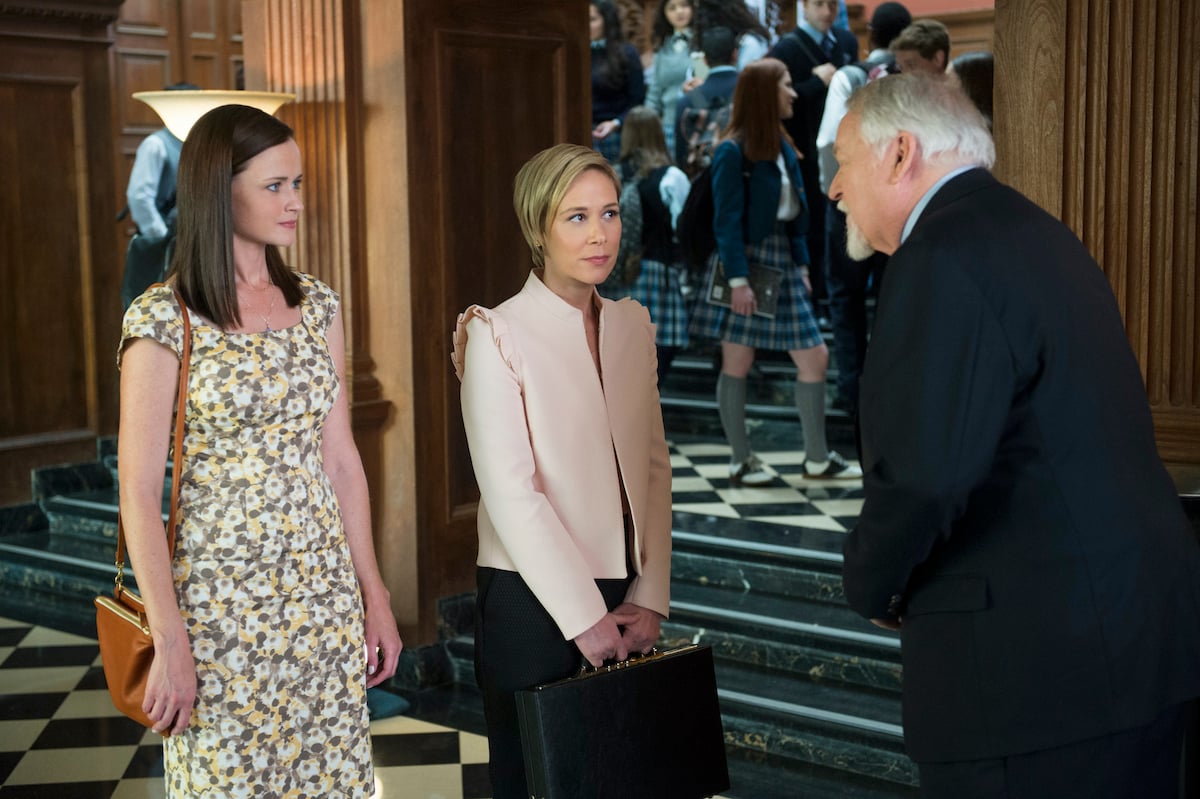 'Gilmore Girls: A Year in the Life' production still (L-R) Alexis Bledel as Rory Gilmore, Liza Weil as Paris Gellar, and Darkin Matthews as Headmaster Charleston