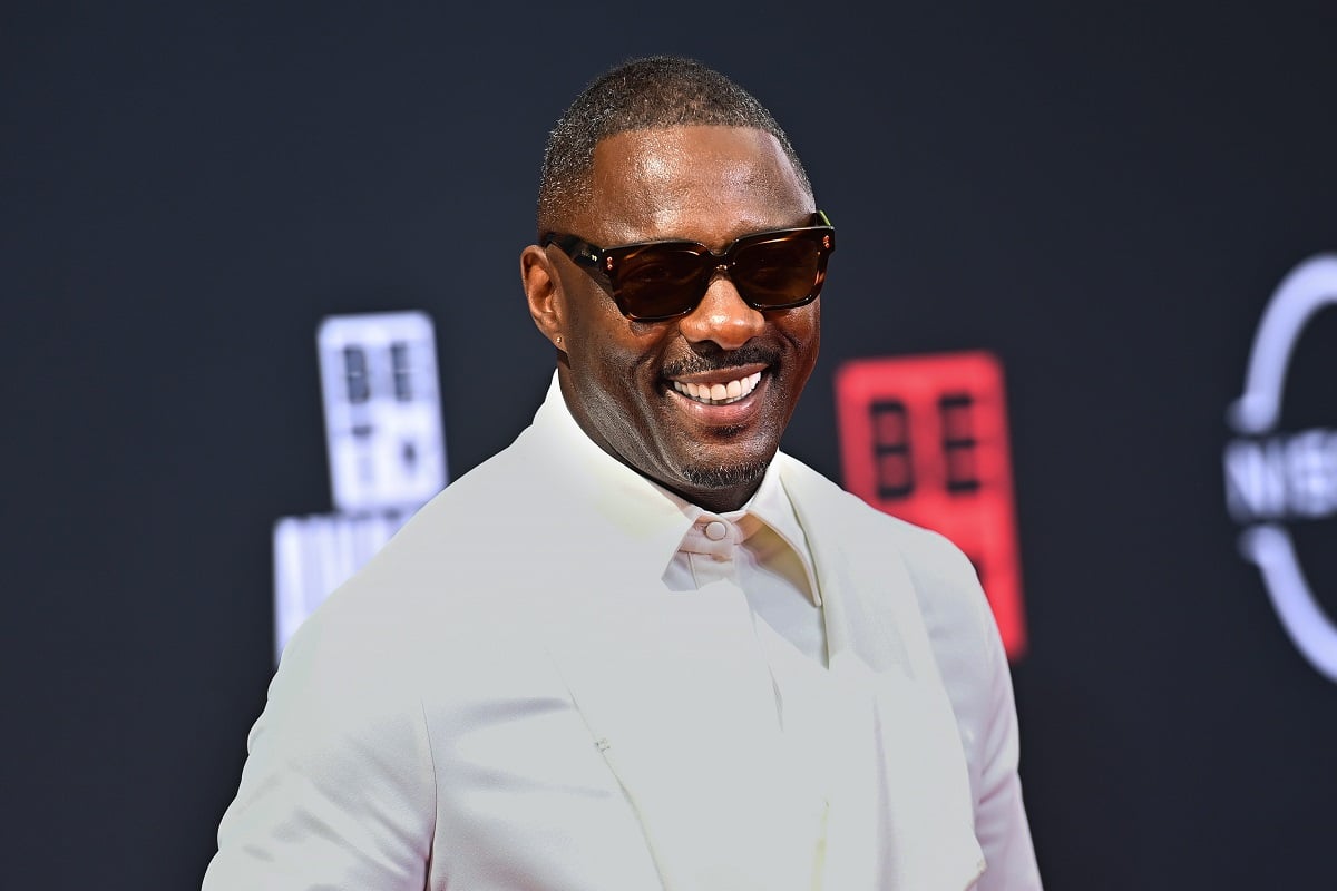 Idris Elba smiling while at the BET awards.