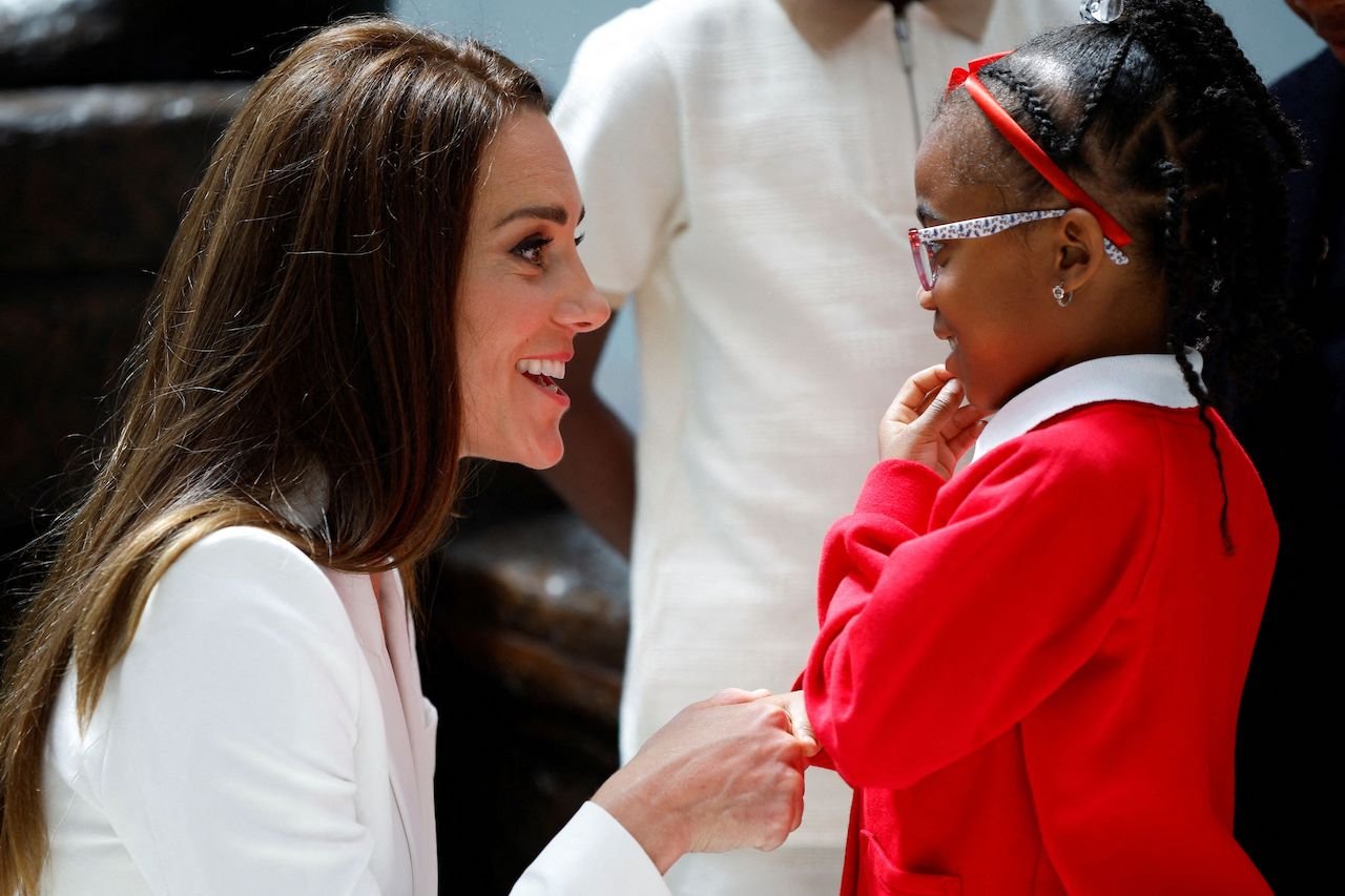 Kate Middleton, seen speaking to a child in 2022, has a connection with the public that is reminiscent of another beloved royal.