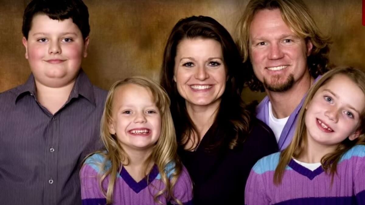 Dayton, Breanna, Robyn, Kody, and Aurora Brown pose together for a family photo on 'Sister Wives' on TLC.