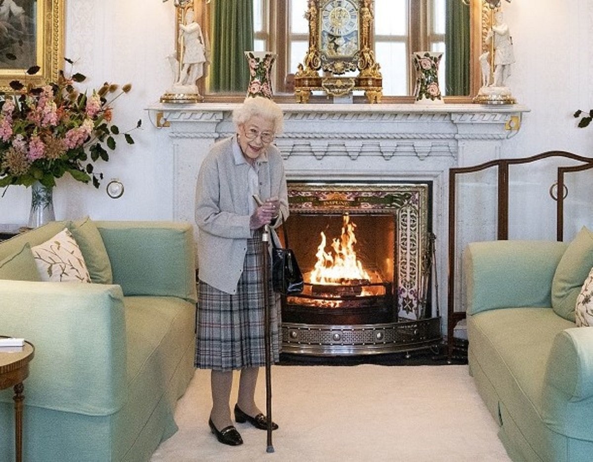 One of the last living pictures of Queen Elizabeth II on September 6, 2022 in Aberdeen, Scotland