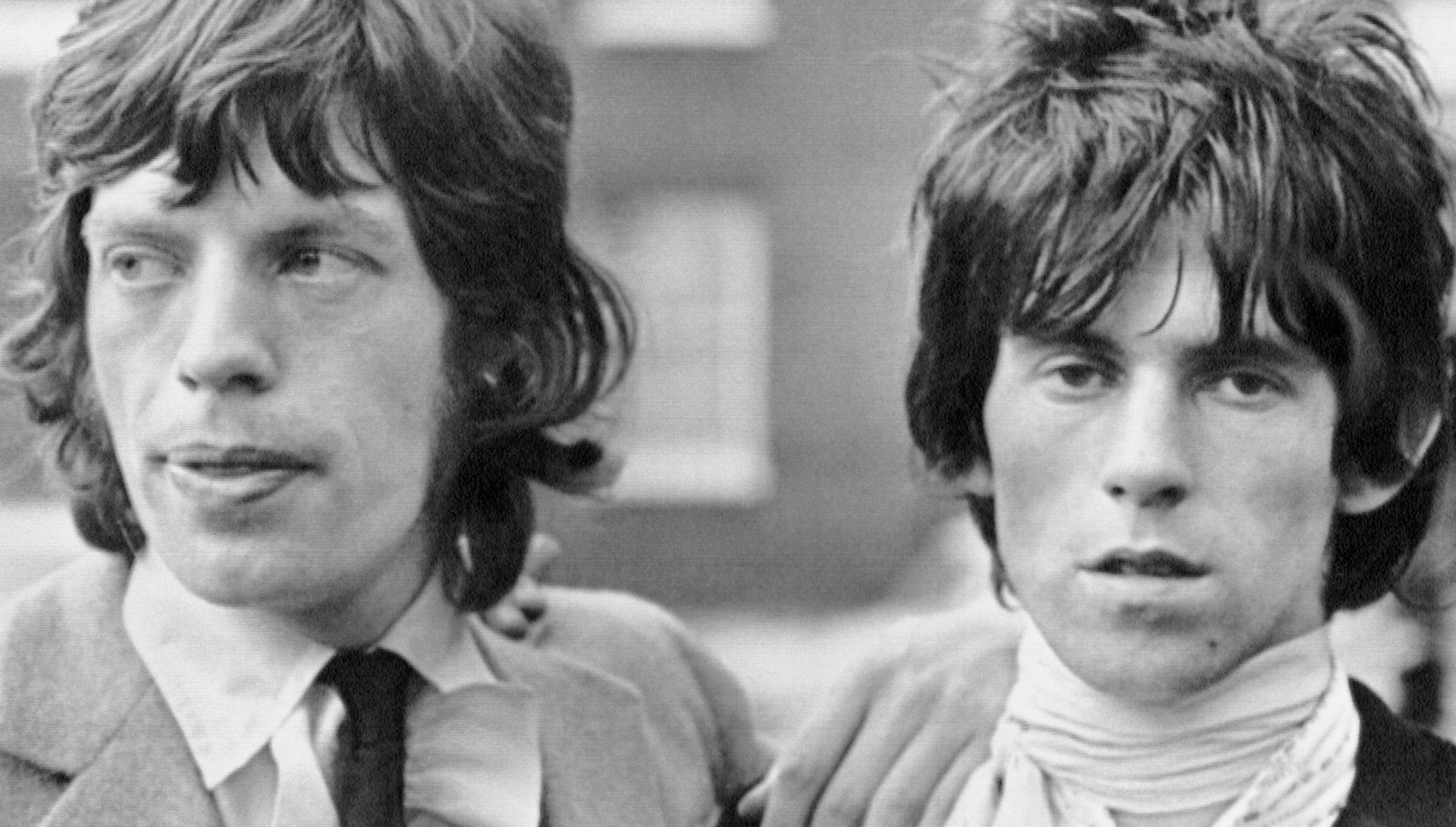 The Rolling Stones' Mick Jagger and Keith Richards in front of a building