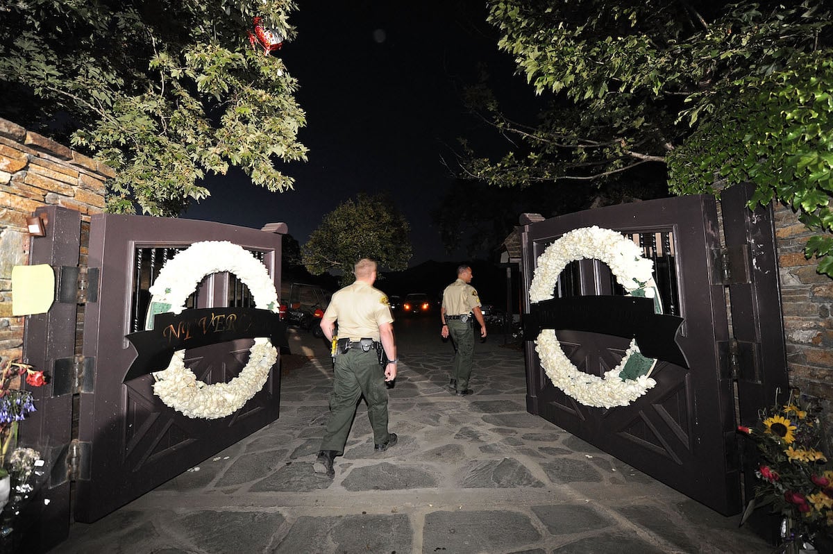 Cops enter Neverland Ranch through the large front gate
