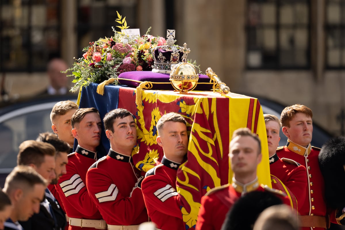 Meaning Behind Queen Elizabeth II's Imperial State Crown, Scepter, Orb – WWD