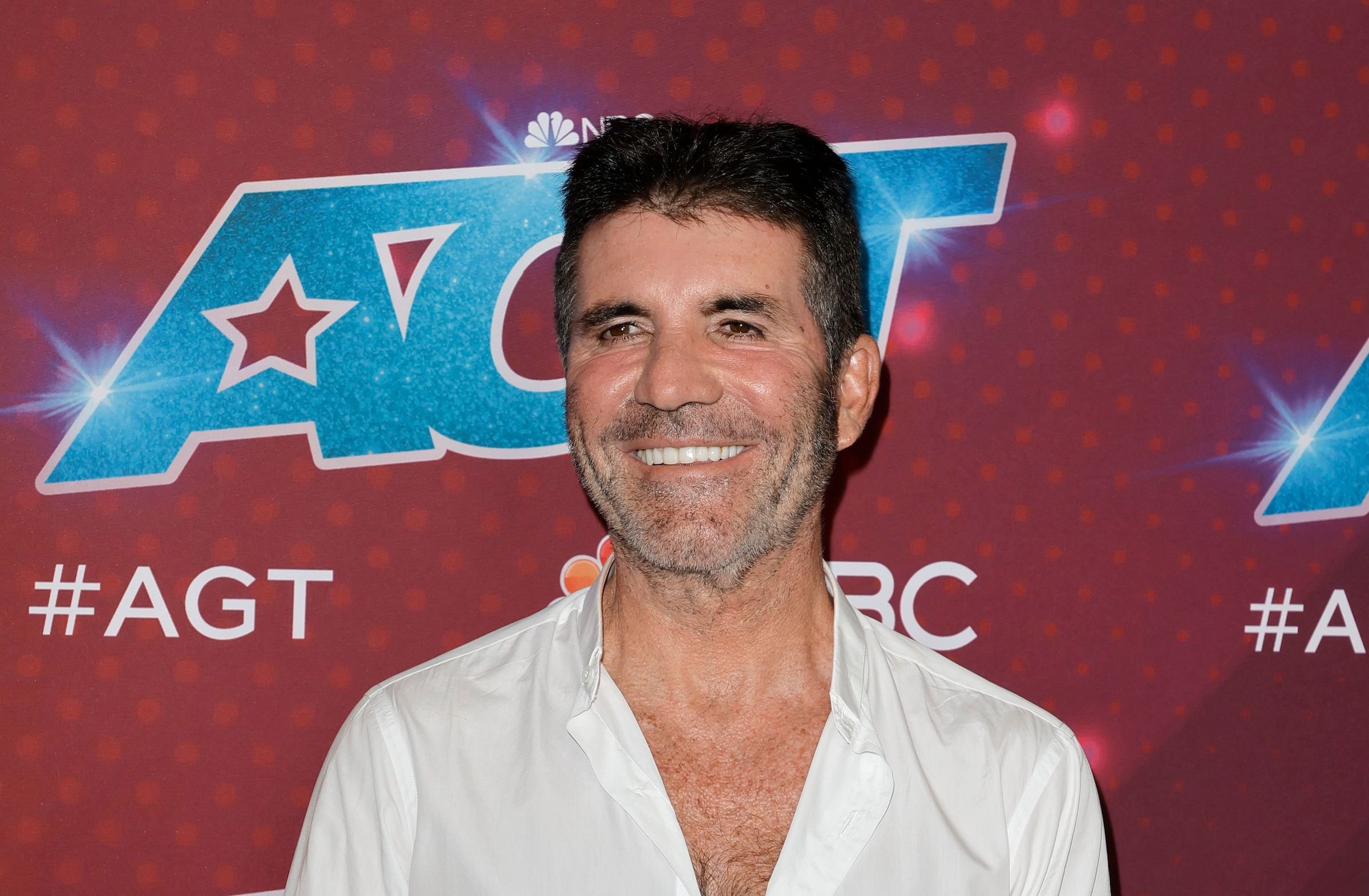Simon Cowell, who once doubted Jennifer Hudson, wearing a white shirt on the red carpet.
