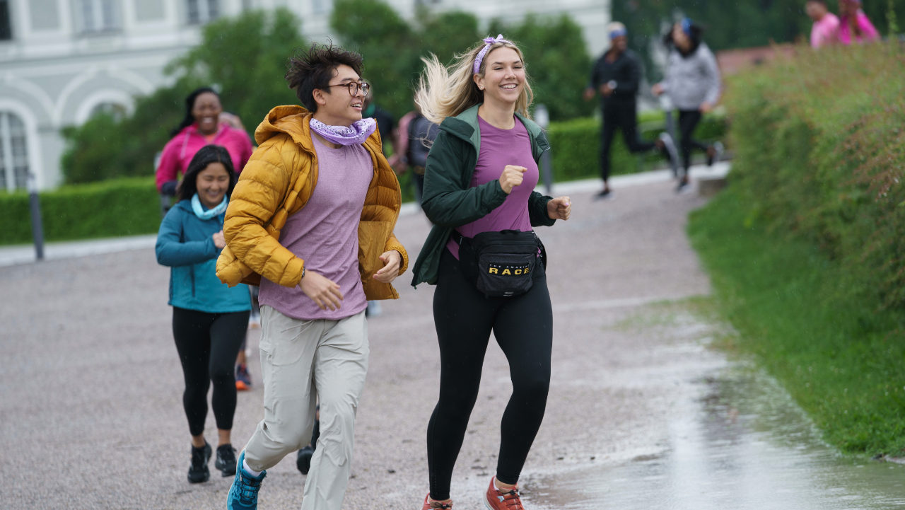 Derek Xiao and Claire Rehfuss running during 'The Amazing Race'