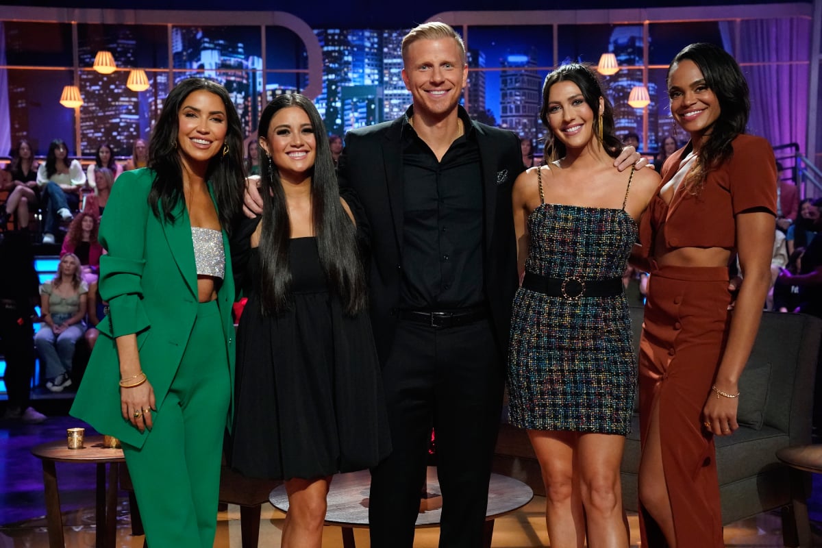 Kaitlyn Bristowe poses for a photo at the The Bachelorette 2022 finale with Catherine Giudici, Sean Lowe, Rebecca Kufrin, and Michelle Young.
